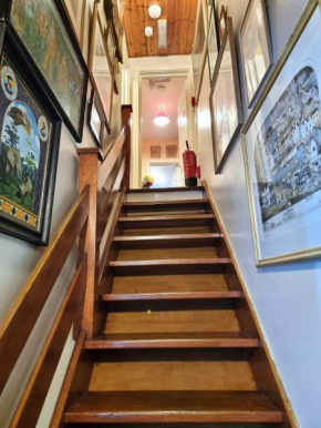 Centrally located in Canterbury with two bedrooms and a sofa bed